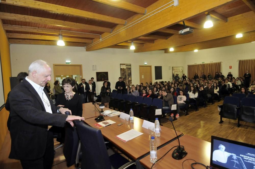 William Kentridge visita un instituto de Mieres