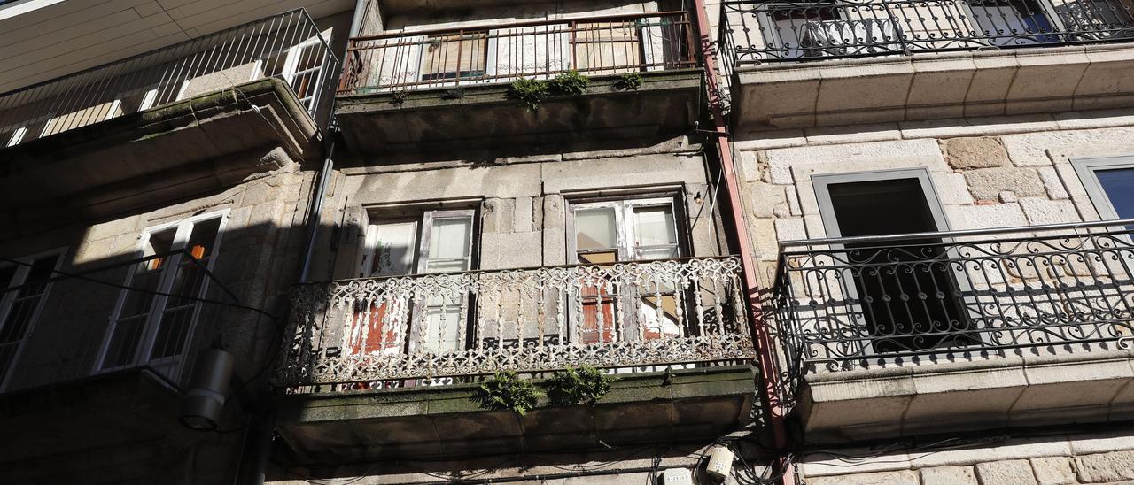 EDIFICIO DE USO RESIDENCIAL LA CALLE FERRERIA (VIGO).