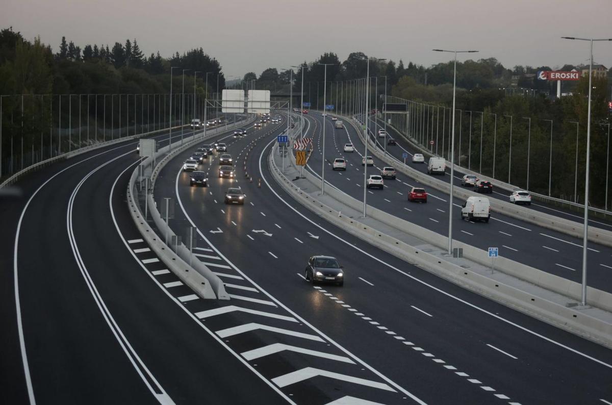 Vehículos por el tramo del tercer carril de la Y"