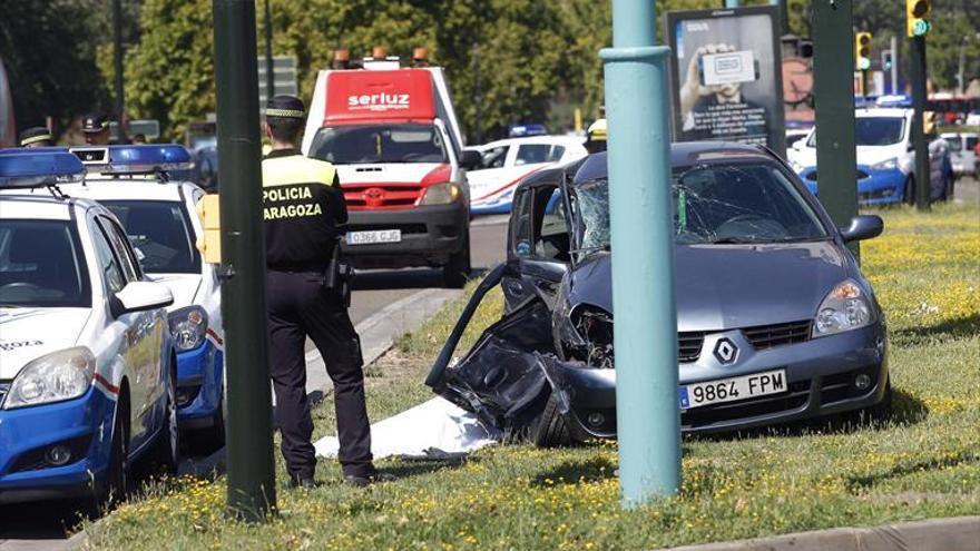 Muere un hombre de 84 años en el choque de dos coches en el Actur