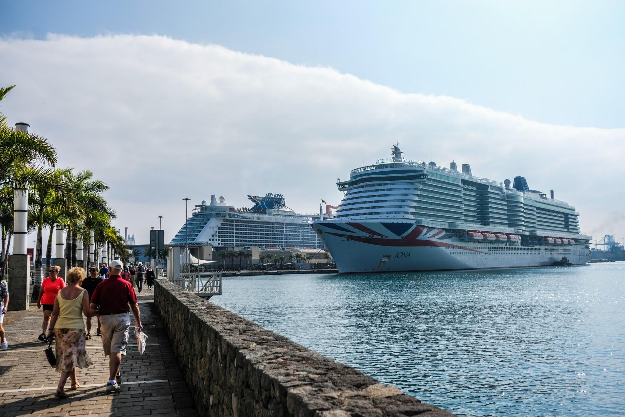 Visita inaugural de los cruceros 'Iona', de P&O Cruises, y 'Celebrity Apex', de la naviera Celebrity Cruises