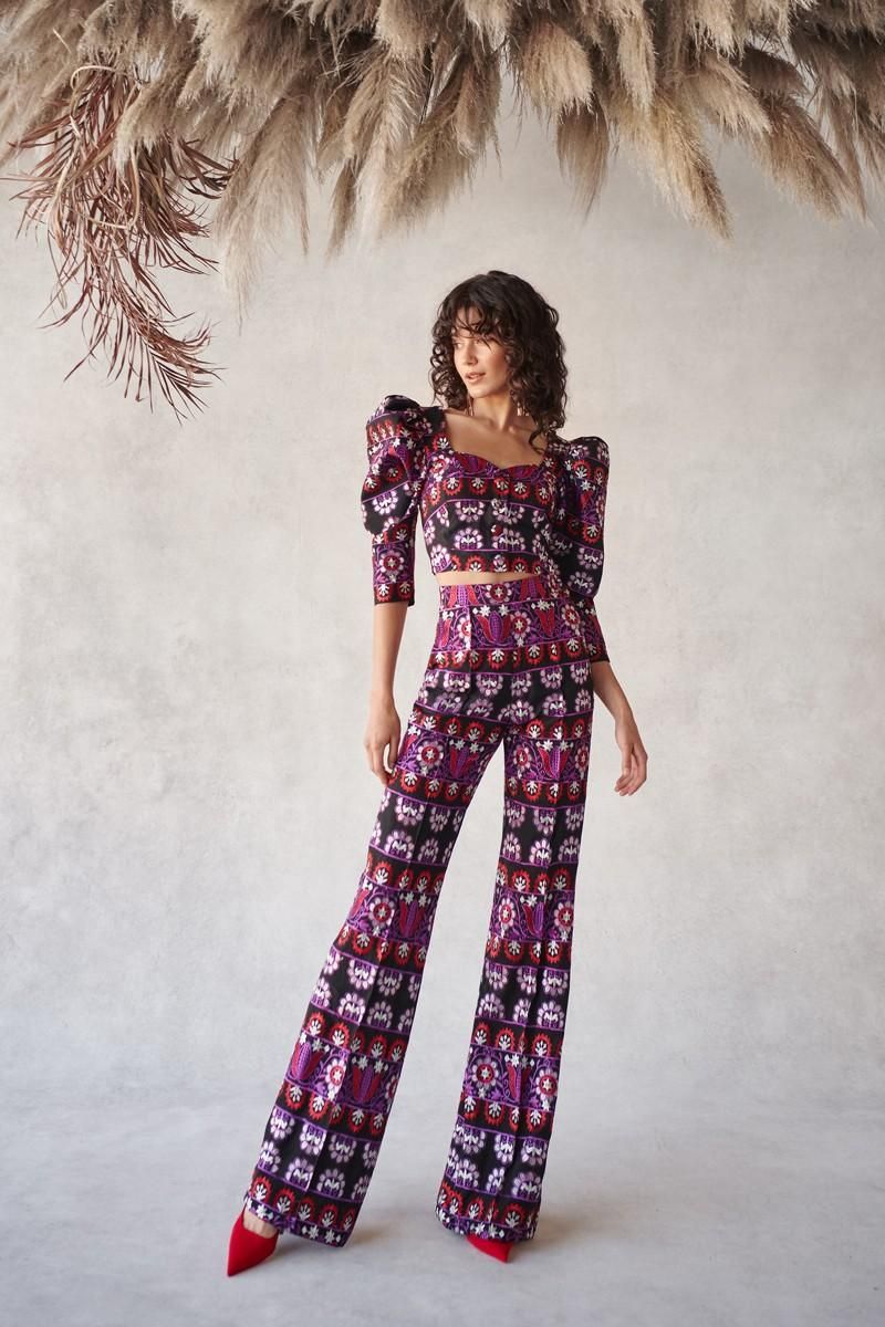 Conjunto de Apparentia con bordados