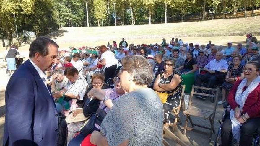 Caballero en la fiesta de verano del Servicio de Ayuda en el Hogar.