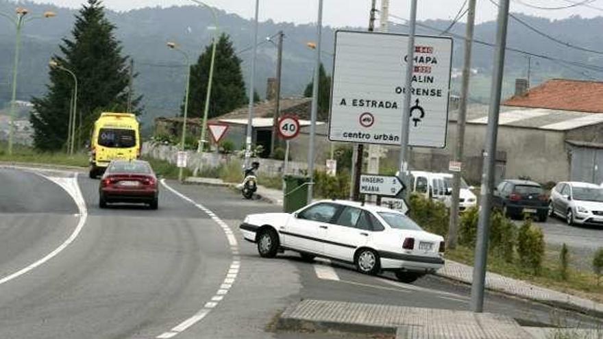 Acceso al vial PO-2016 desde la N-640. //Bernabé/Cris M.V.