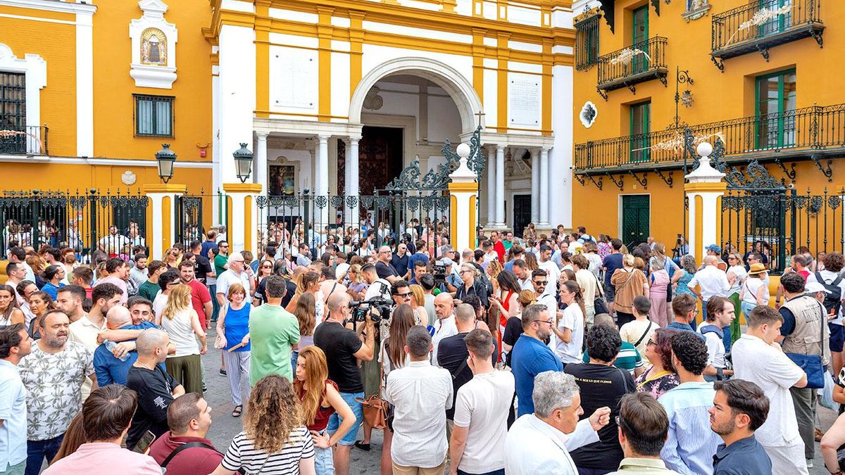 VÍDEO | Así ha sido la jornada de protestas en la Basílica de la Macarena