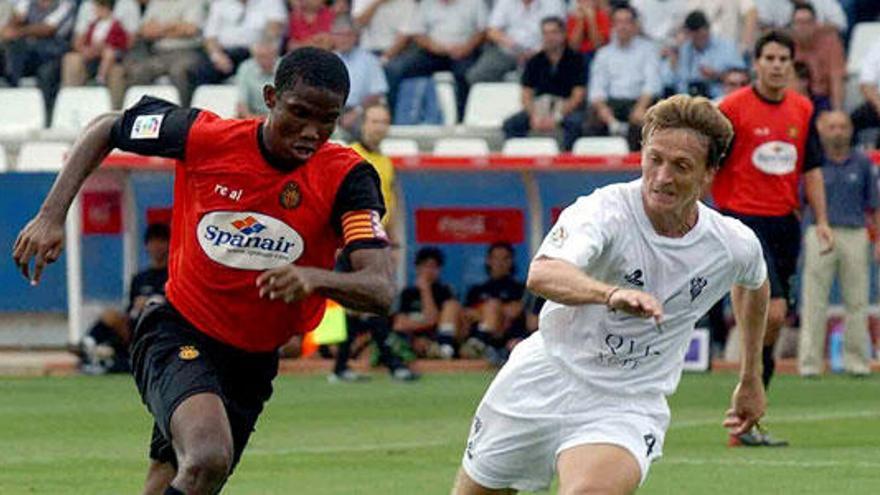 Eto&#039;o con la camiseta del Mallorca en el año 2003.