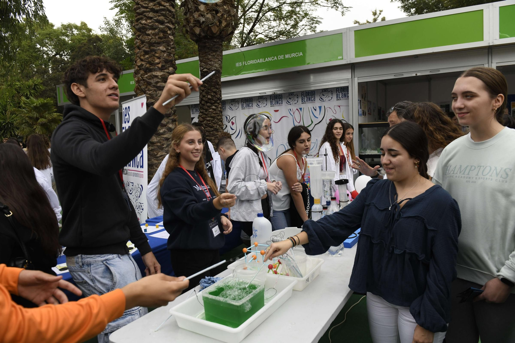 La primera jornada de la Semana de la Ciencia de Murcia, en imágenes