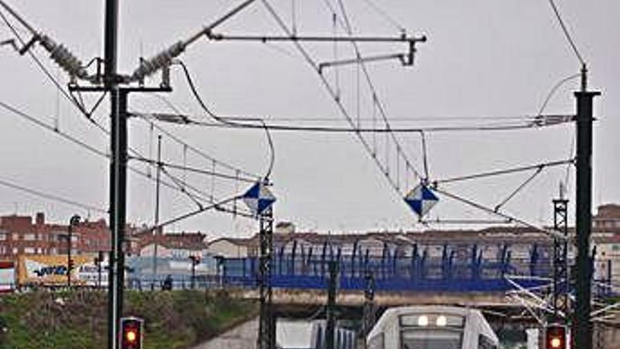 Tren llegando a la estación de Zamora.