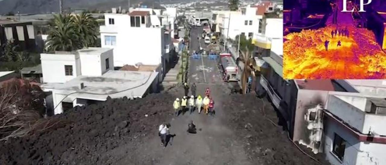 Operaciones de recuperación de carreteras en el barrio de La Laguna, en La Palma