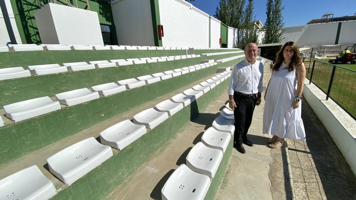 Manolo Barón visita las obras de reforma del estadio El Maulí de Antequera