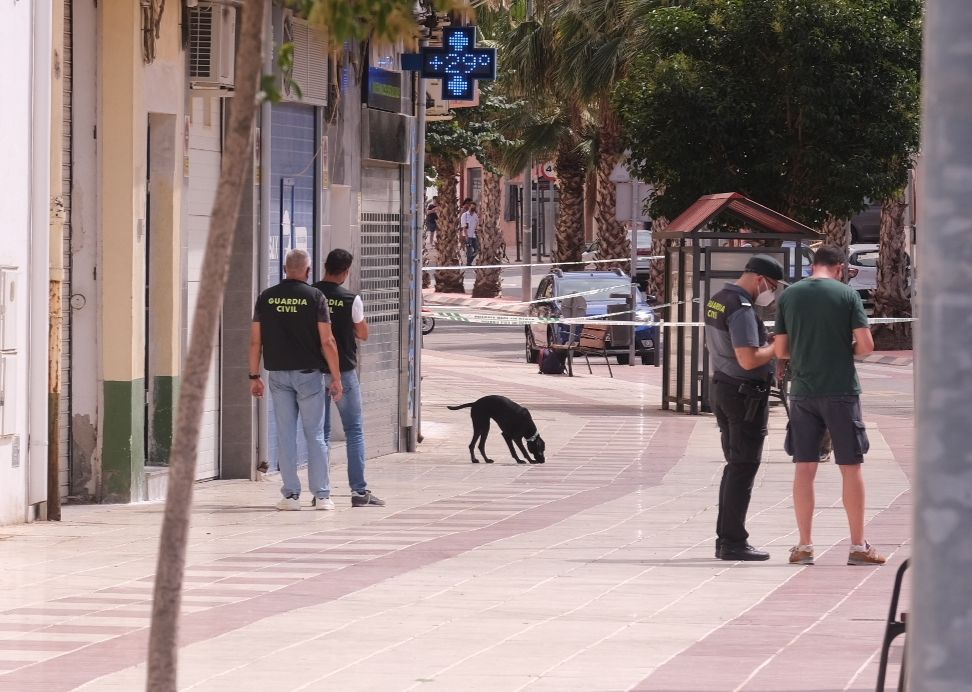 La Guardia Civil explosiona la mochila sospechosa en Sax y descarta la presencia de una bomba