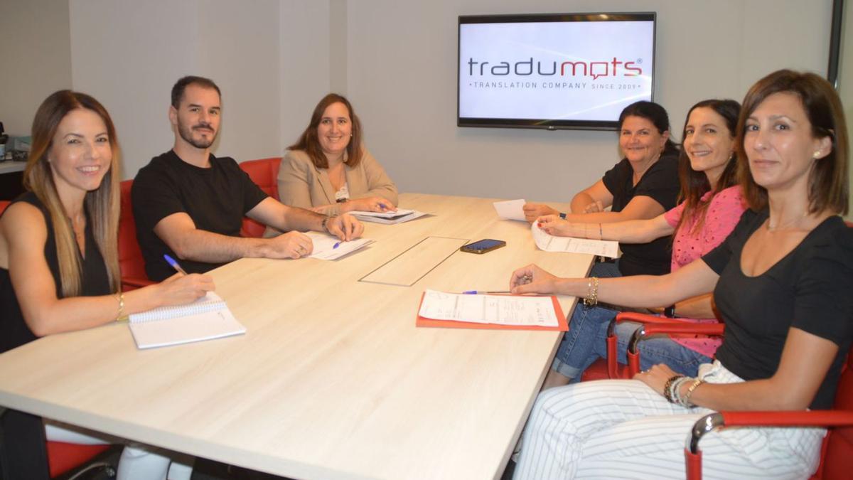 Part de l’equip de Tradumots a la seu de l’empresa