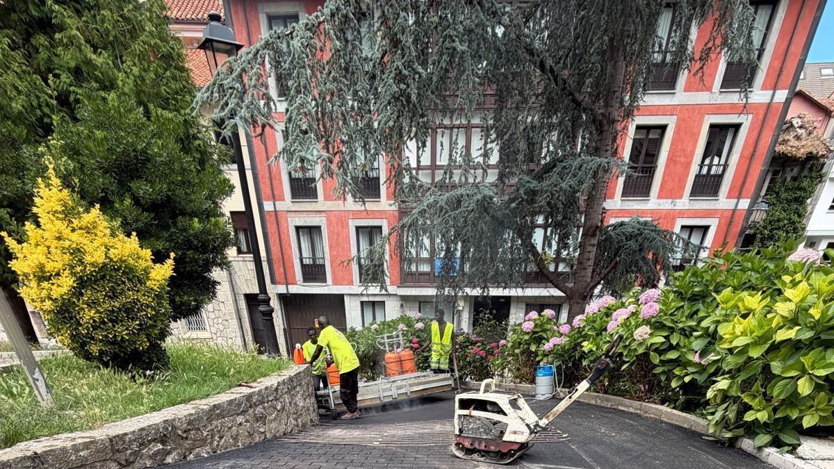 Ribadesella arranca la renovación del firme de La Cuesta para reducir deslizamientos y mejorar la seguridad
