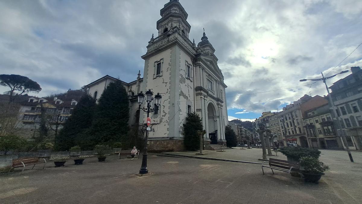 El espacio elegido para colocar el busto que recordará a Nicanor López, frente a la iglesia de San Juan.