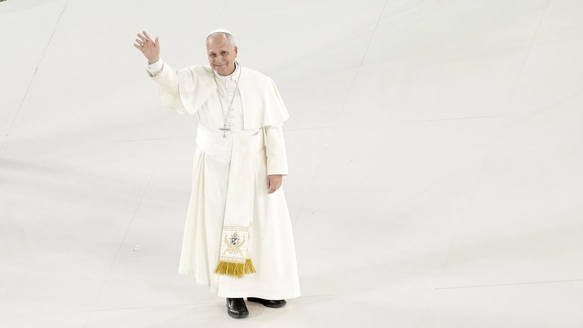 El Papa León XIV en el acto con la comunidad diocesana en el Estadio Santiago Bernabéu.