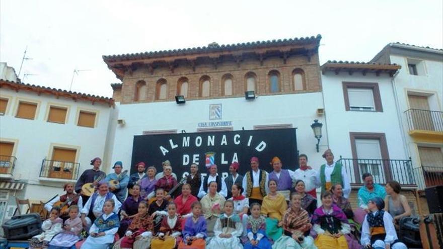 El grupo Almonastir cierra el curso con un festival de jotas