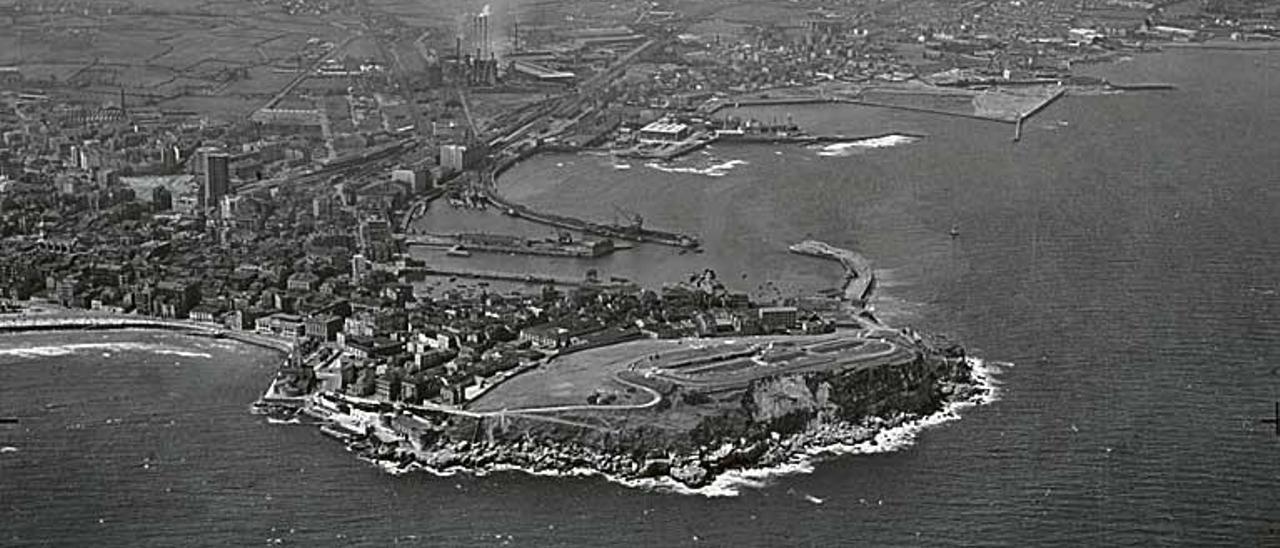 El Oeste de Gijón va de la fábrica a la playa