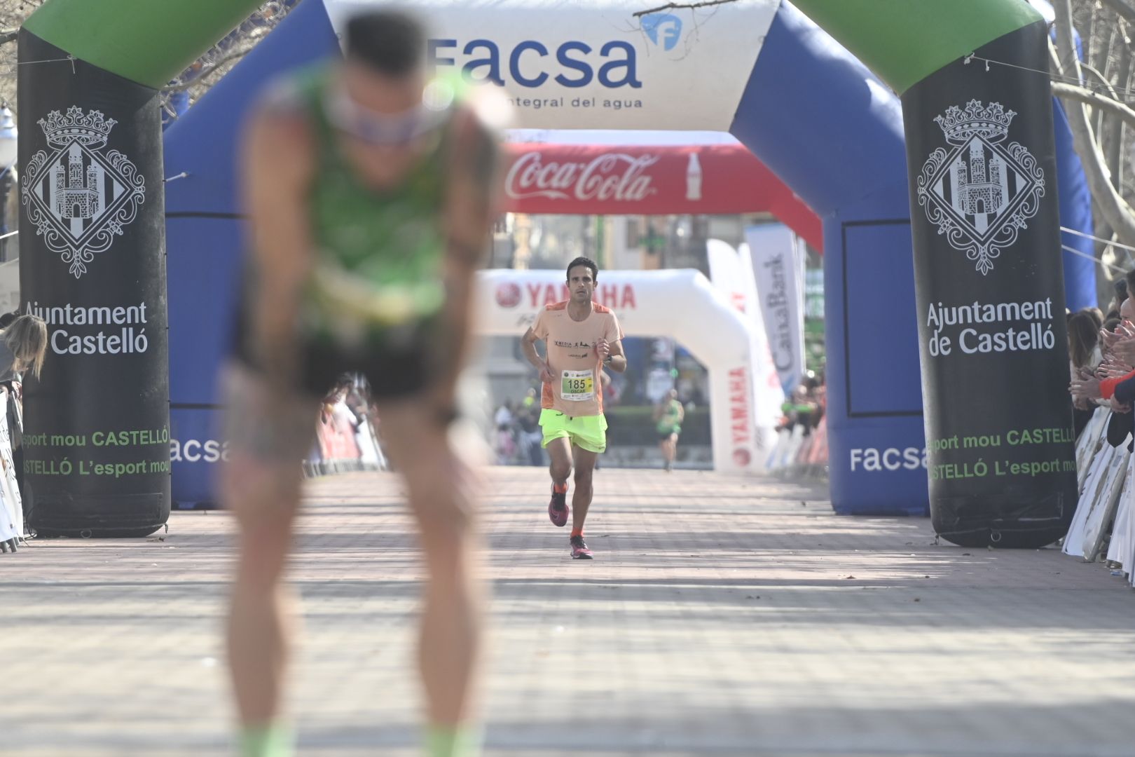 Algunas de las mejores celebraciones en meta del Marató bp Castelló