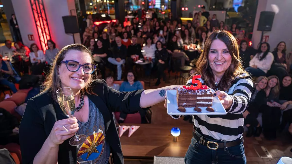 Las Mamarazzis repasan los amores de la Duquesa de Alba en su quinto aniversario