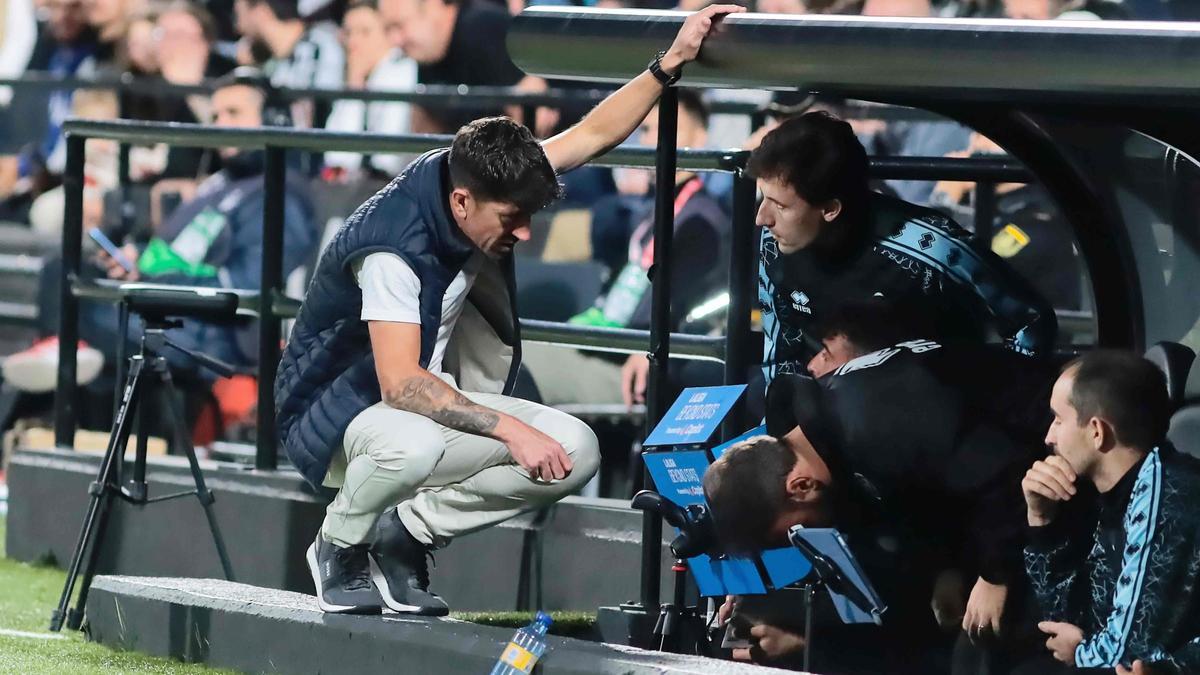 Pablo Hernández en el SkyFi Castalia en un partido del CD Castellón.