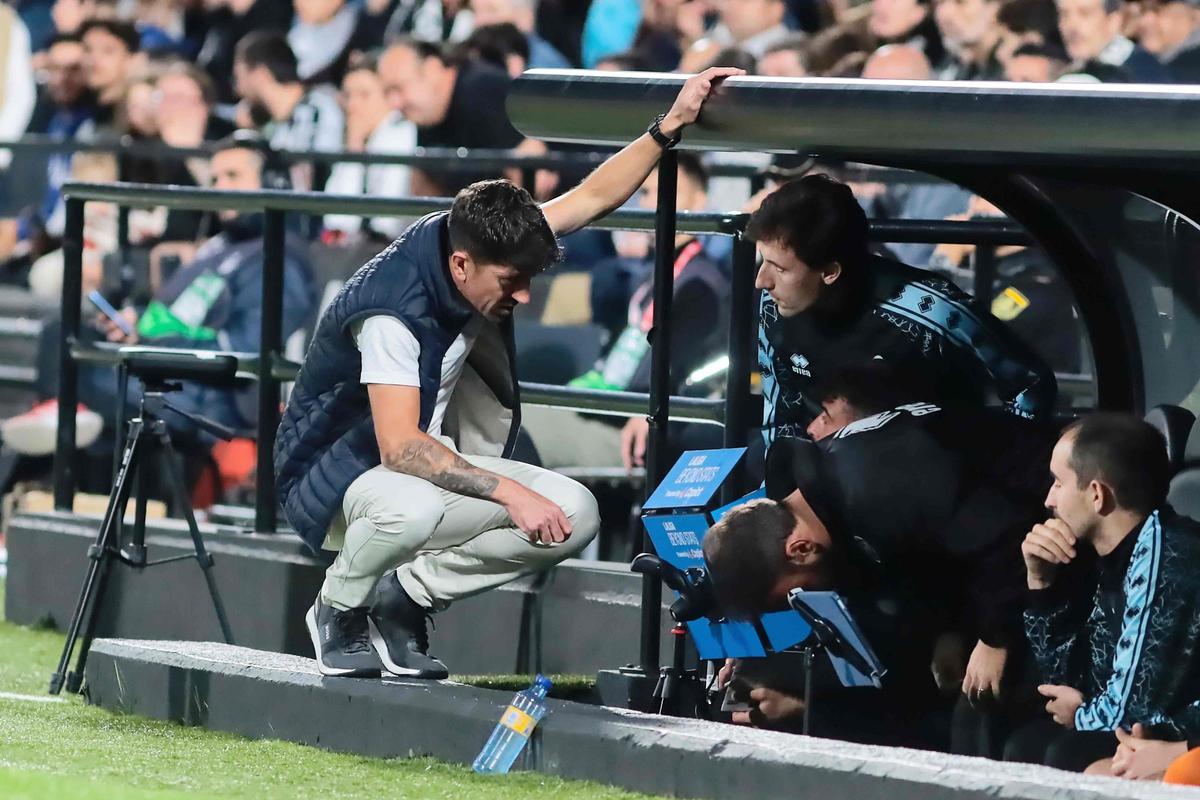 Pablo Hernández en el SkyFi Castalia en un partido del CD Castellón.