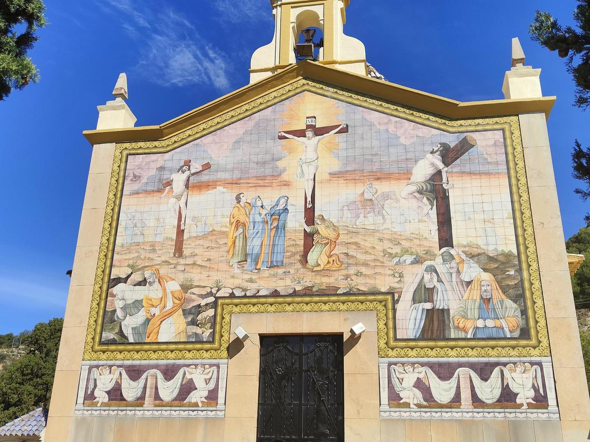 La fachada de 2.000 azulejos pintados a mano de l'Alcora.