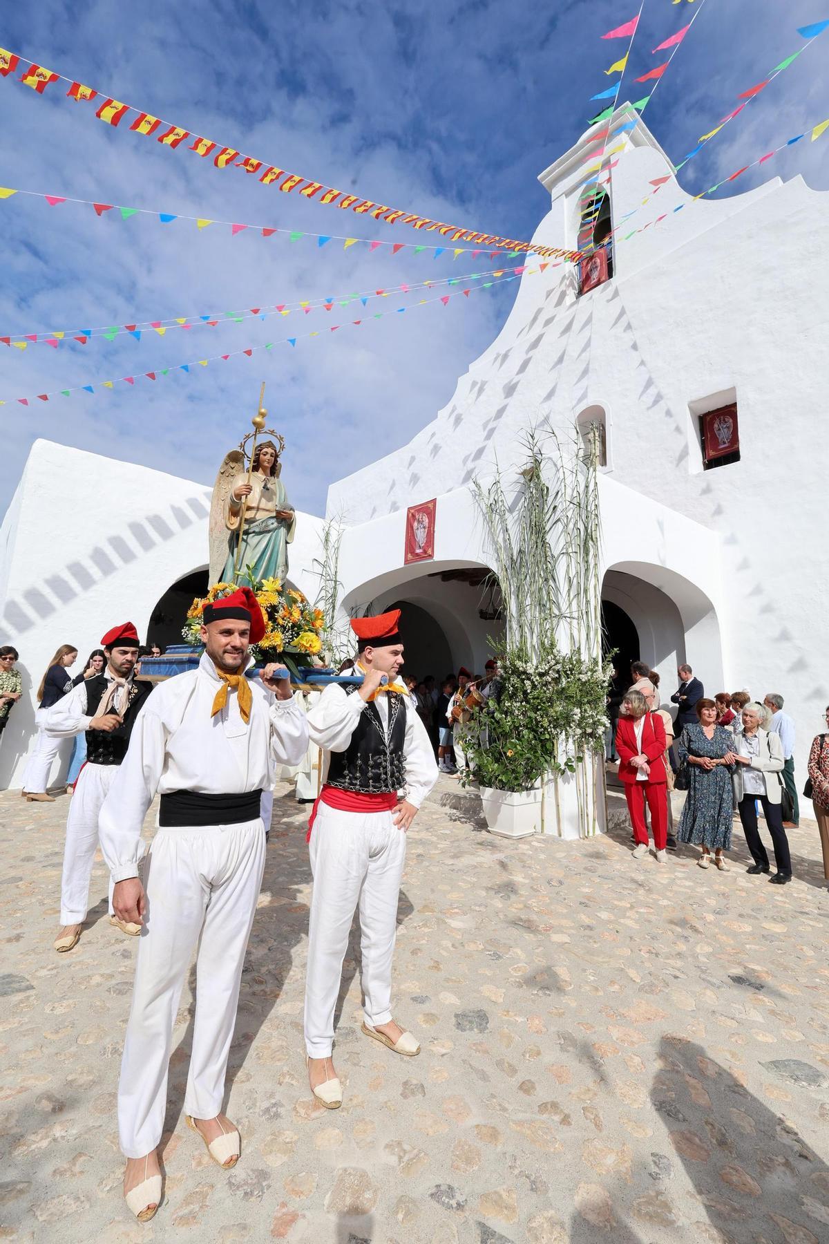 Todas las fotos de las fiestas patronales de Sant Rafel Todas las fotos de las fiestas patronales de Sant Rafel
