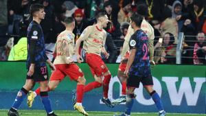 Resumen, goles y highlights del Lens 2 - 1 Sevilla de la Jornada 6 de la Fase de Grupos de la Champions League