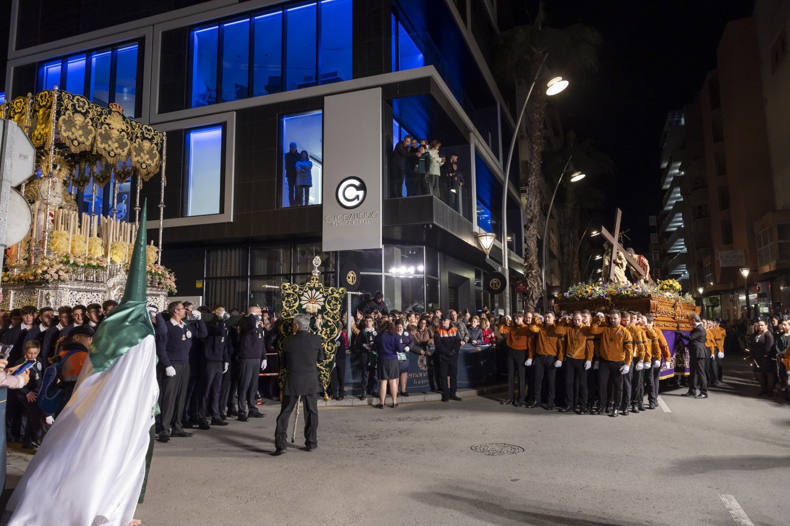 Encuentro de la Vía Dolorosa en Torrevieja del Miércoles Santo con la presencia del obispo José Ignacio Munilla