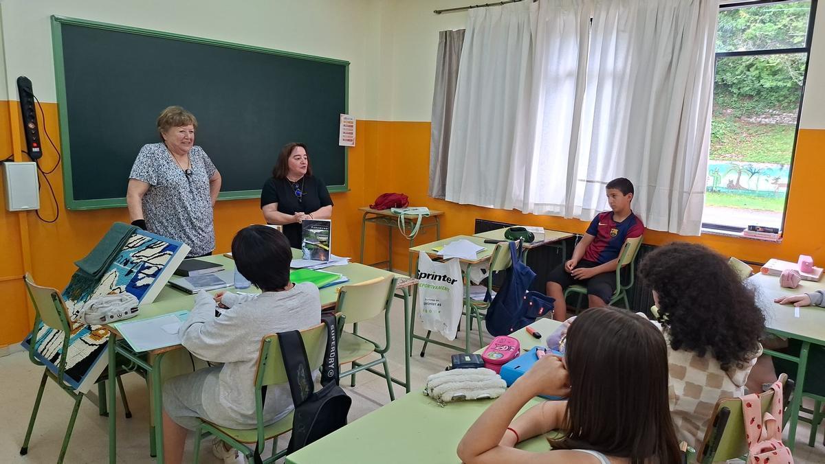 En imágenes: seis jubilados relatan sus experiencias a los alumnos del instituto Elisa y Luis Villamil, de Vegadeo En imágenes: seis jubilados relatan sus experiencias a los alumnos del instituto Elisa y Luis Villamil, de Vegadeo