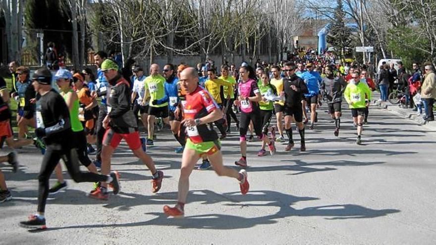 Moment de la sortida de la cursa popular de Vilanova del Camí