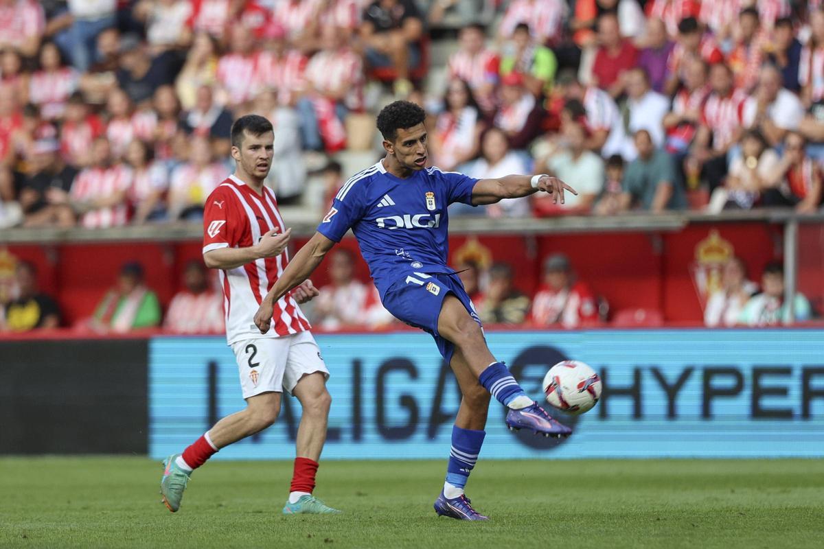 Derbi asturiano: las imágenes del partido entre el Sporting y el Oviedo en El Molinón