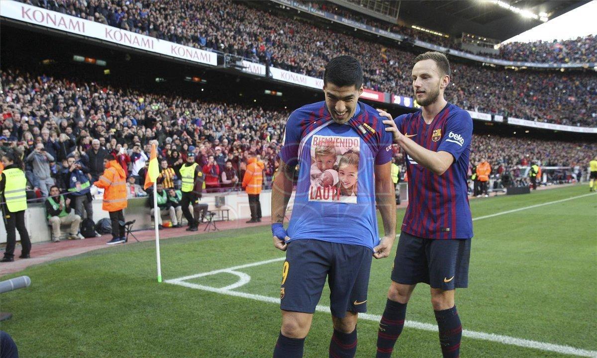 Luis Suárez dedicó su triplete a su hijo recién nacido 'Lauti' Luis Suárez dedicó su triplete a su hijo recién nacido 'Lauti'