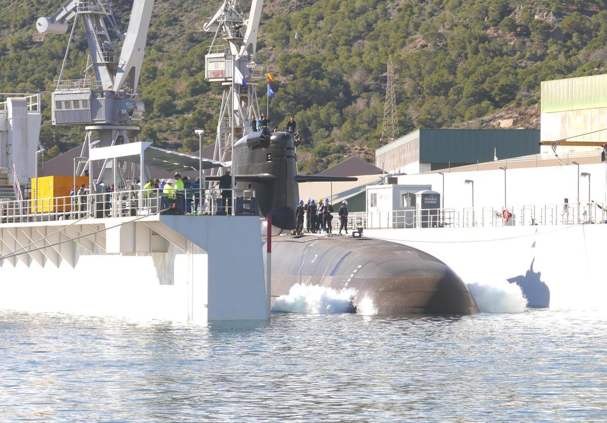 El submarino en su primer soplado de lastres este lunes