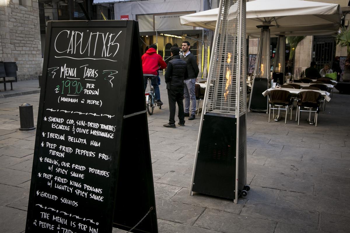 Veïns i hotelers es barallen per les estufes a les terrasses de Barcelona