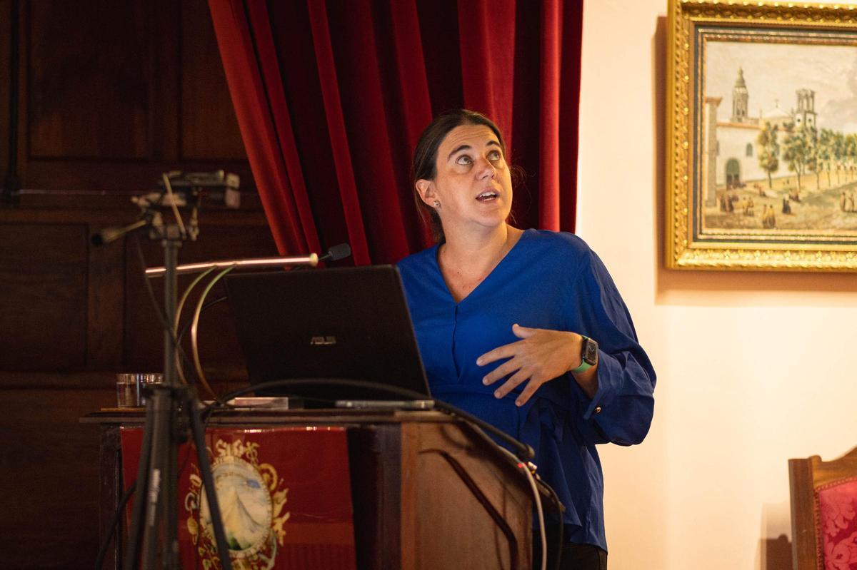 La investigadora Dolores Pérez en una de sus ponencias.