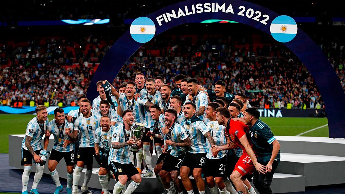 Argentina celebrando la victoria ante Italia en la Finalissima 2022