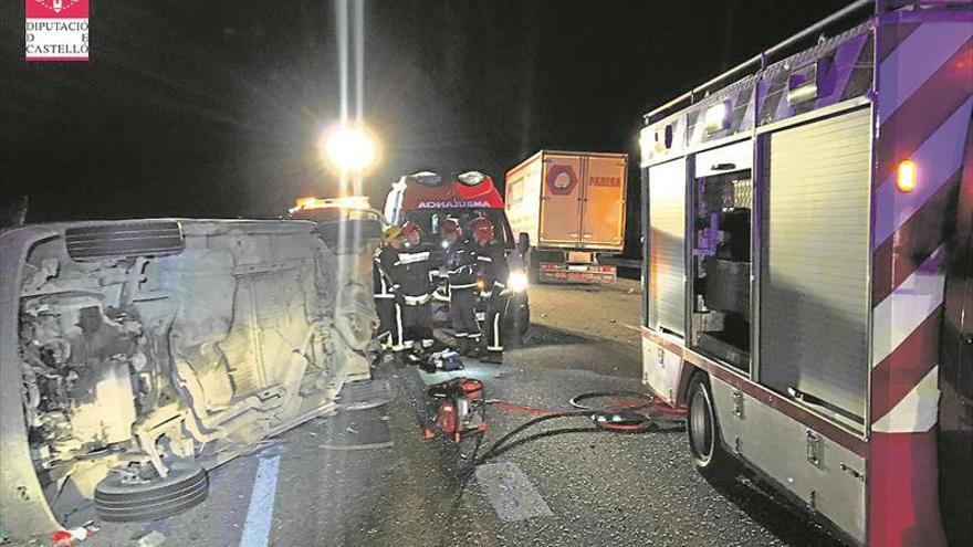 Cinco heridos al chocar otro furgón de ‘collidors’ de naranjas en Nules