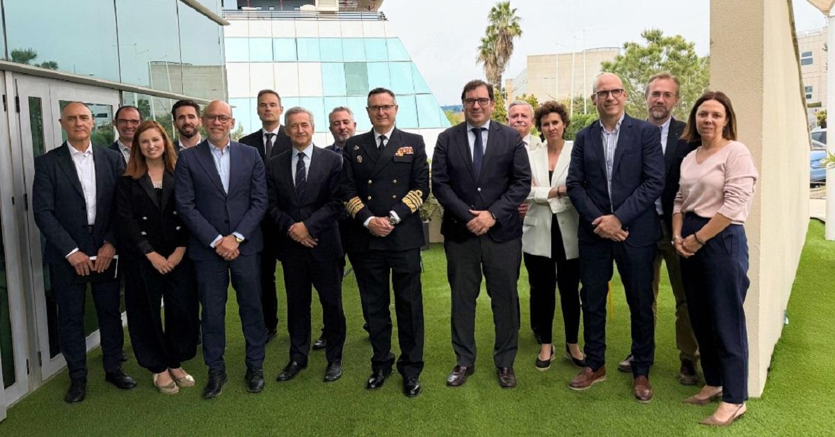 El almirante Aniceto Rosique, director General de Armamento y Material (DGAM) del Ministerio de Defensa de España, ha visitado el ecosistema industrial y tecnológico de Innova IRV y el PTA de Málaga.