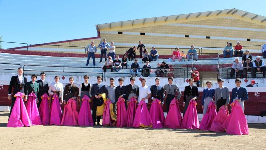 Participantes del bolsín taurino de San Miguel de la Ribera en una imagen de archivo.