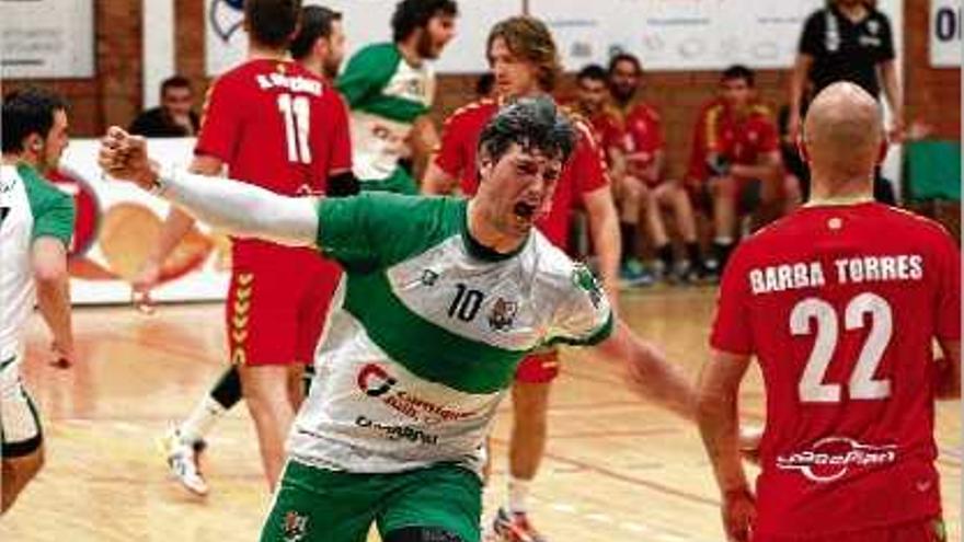 Nonó celebrant un gol amb el Bordils, aquesta temporada en el partit contra l&#039;Alcobendas.