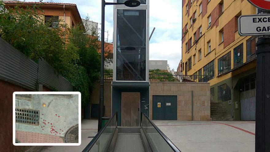 Ascensor que comunica con la parte alta de la calle Fernández de Oviedo, desde donde salió la piedra. En el recuadro la piedra y la sangre del herido