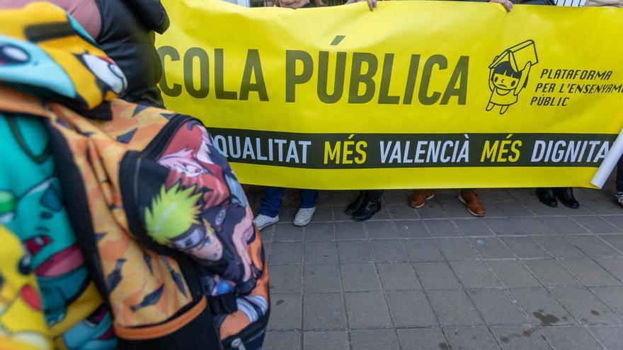 Colegios e institutos de Alicante se sublevan contra la consulta sobre la lengua