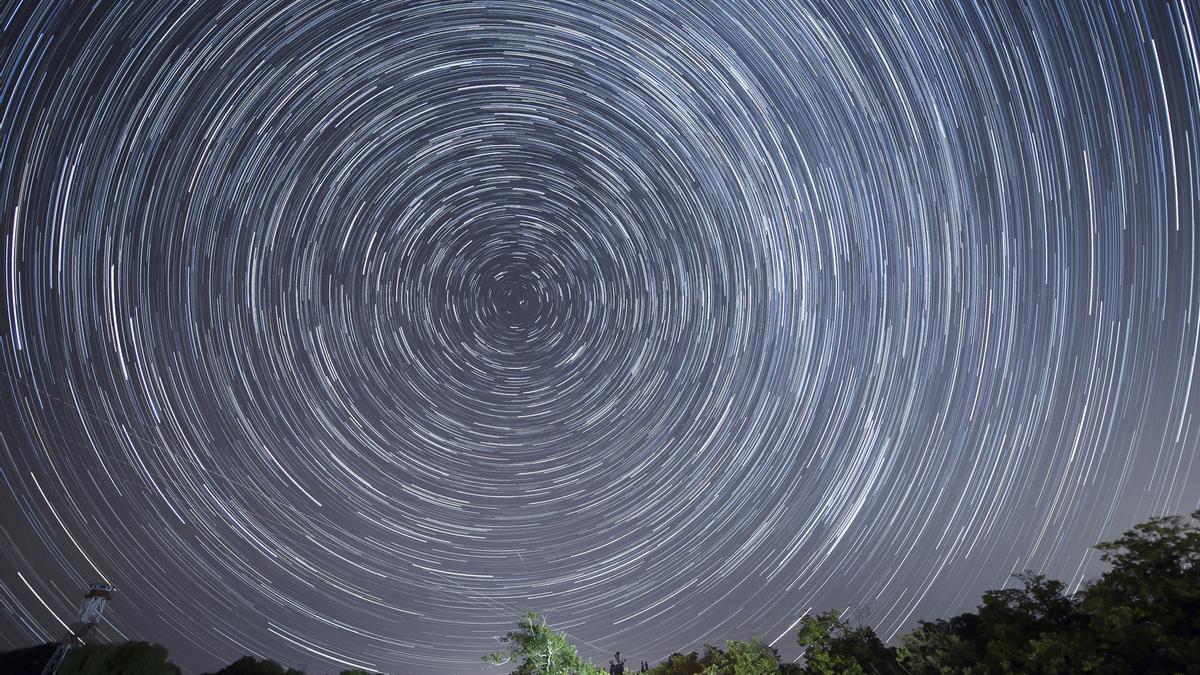 Imagen de una noche de perseidas.