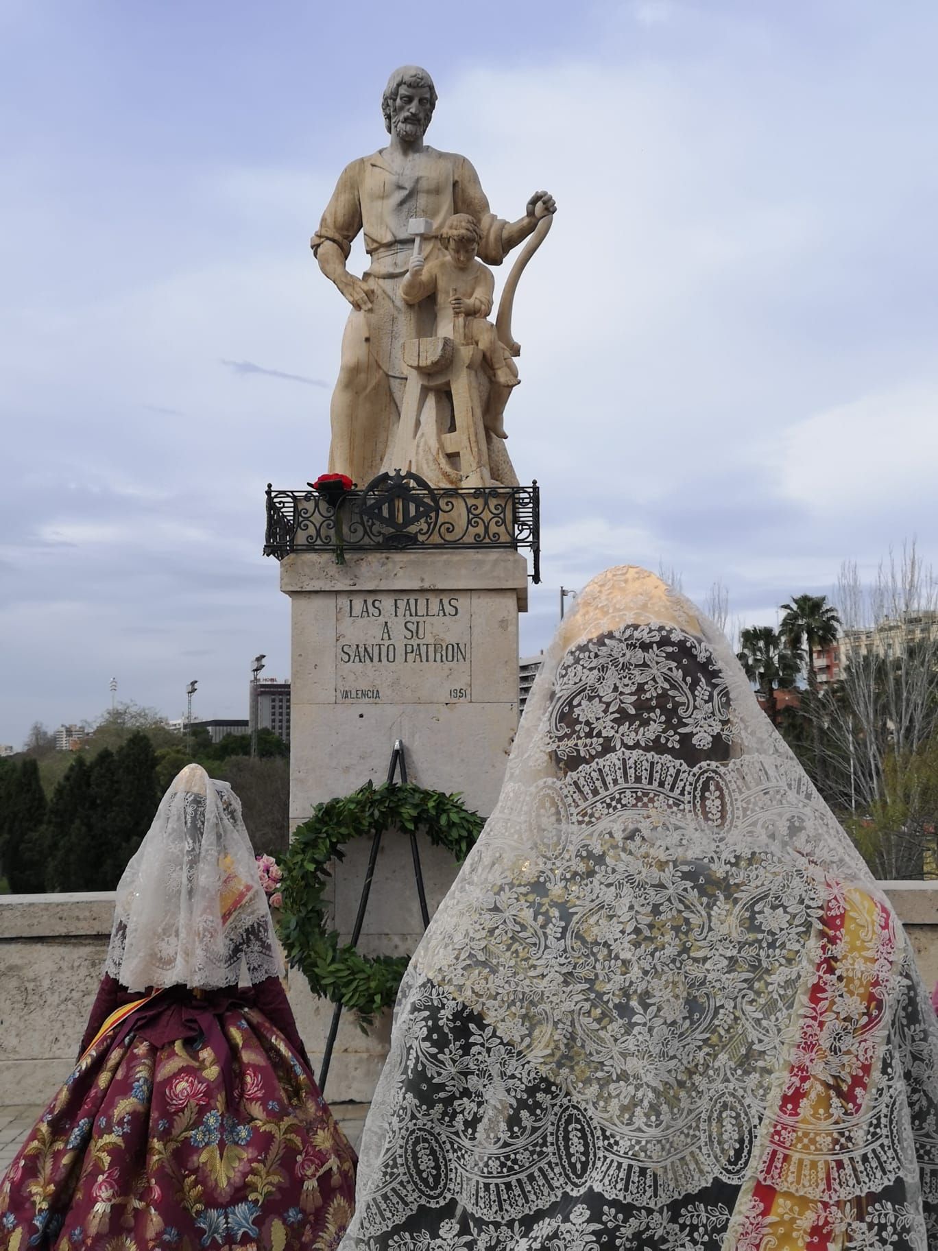 Celebración de las Fallas en el Puente de San José