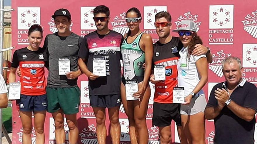 Sonia Ruiz y Javi Lluch vencen en el Triatlón de Burriana