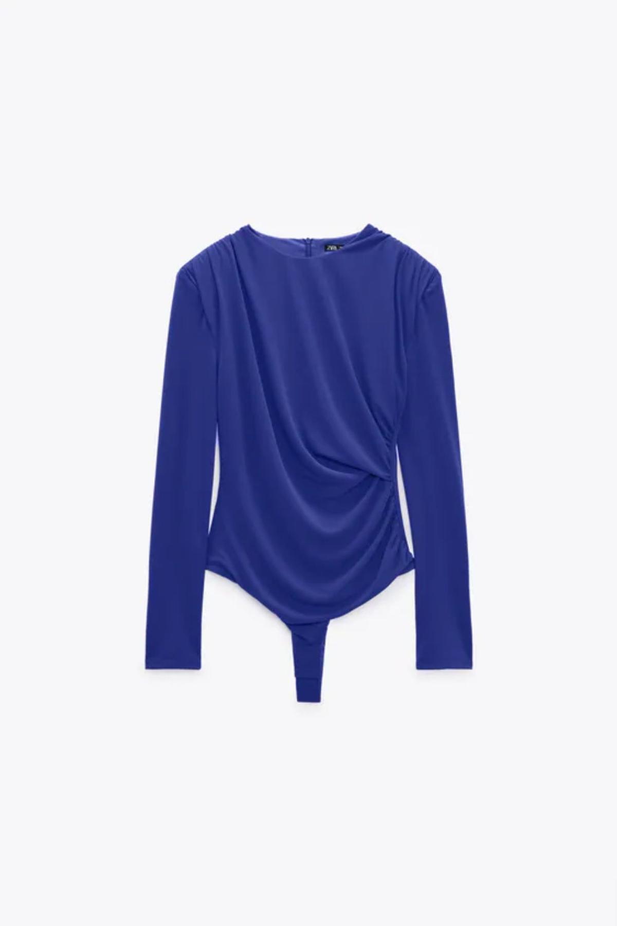 Body drapeado con hombreras de Zara (precio: 22,95 euros)