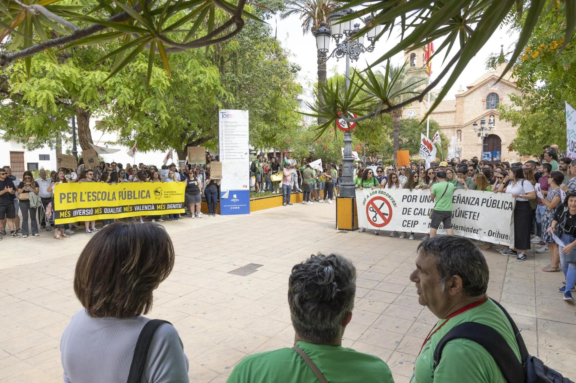 TORREVIEJA I Protesta de la jornada de huelga de los docentes contra los recortes en Educación