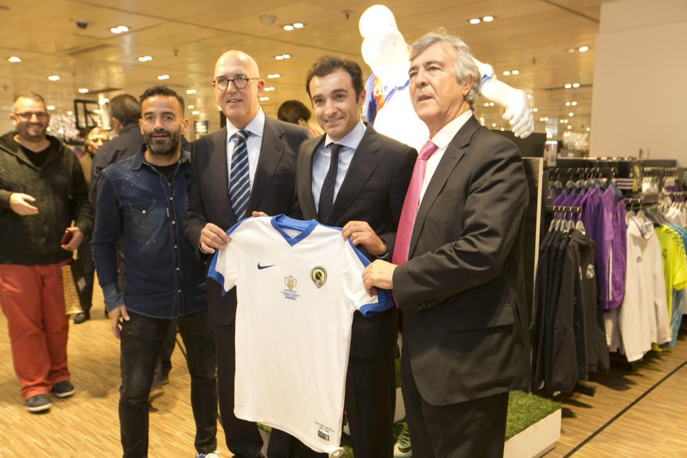 Reunión de los héroes blanquiazules del Camp Nou