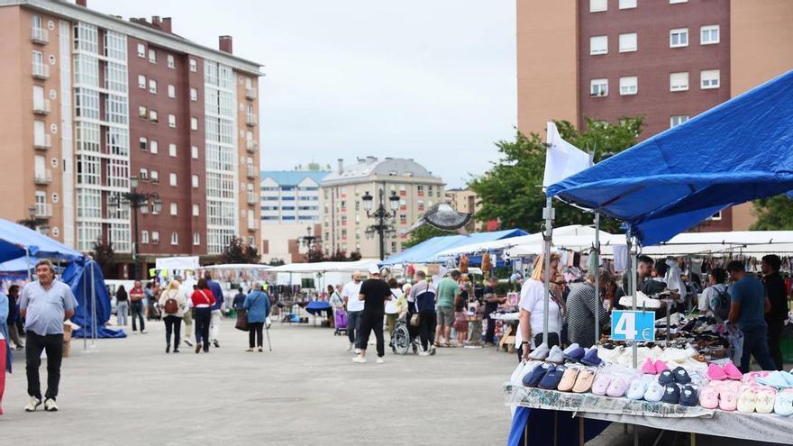 El mercadillo de La Corredoria acoge este sábado la actividad “Sueños con arena”